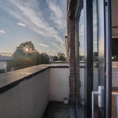 Bright & Quiet - Spacious Apt With Balcony & Lift Appartement